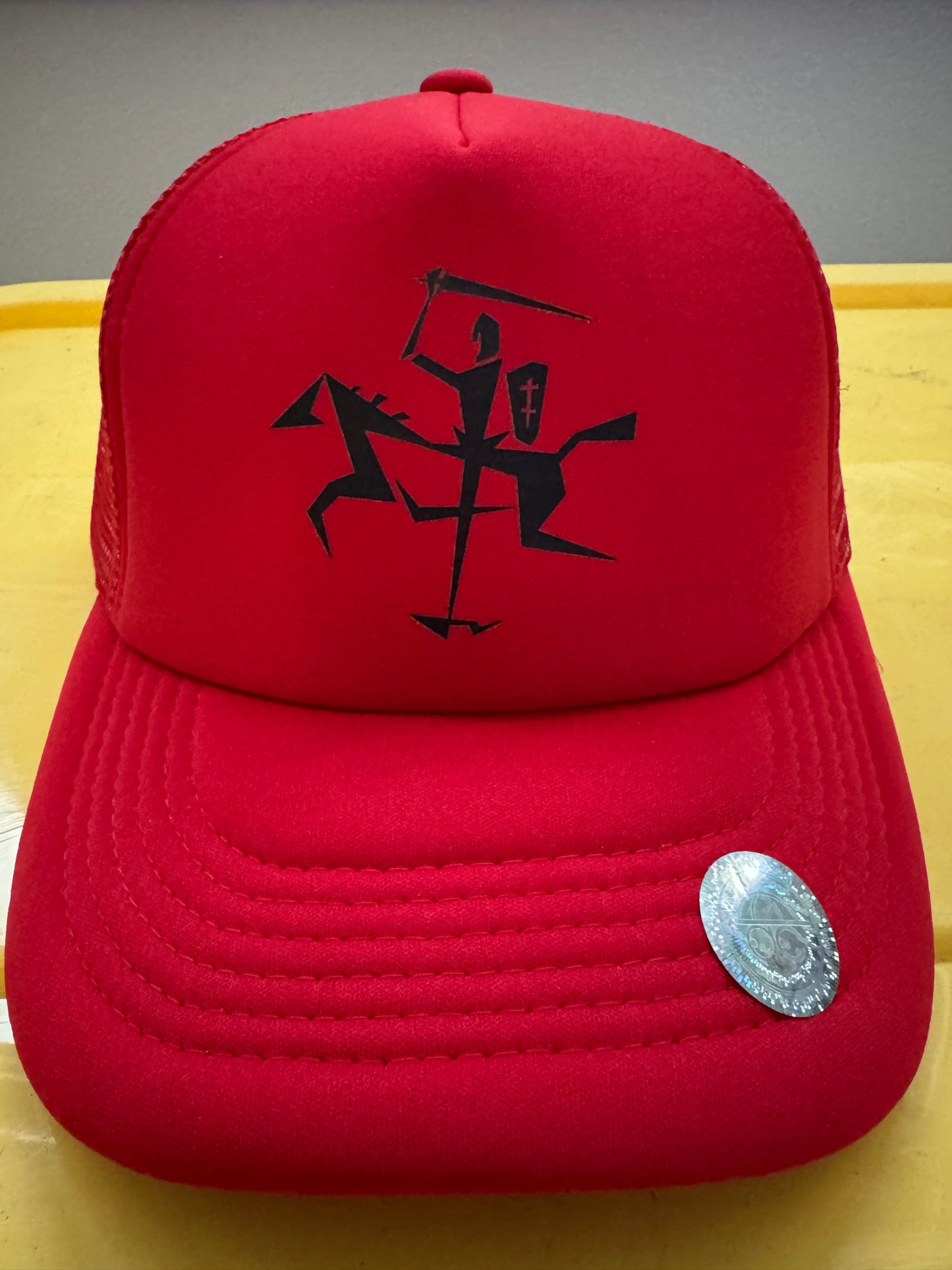 Vytis solid mesh trucker hat